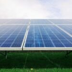 How solar panels contribute to a cleaner environment